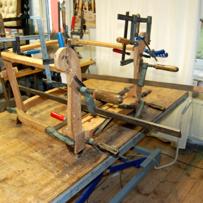 Restaurierung Chesterfield Sessel verleimtes Holzgestell